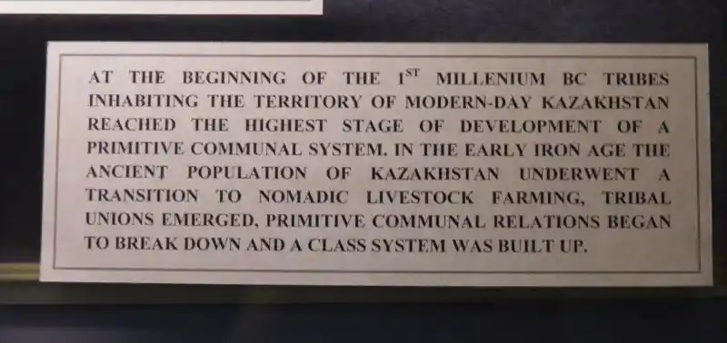 Horn-like carving on top of a flat stone